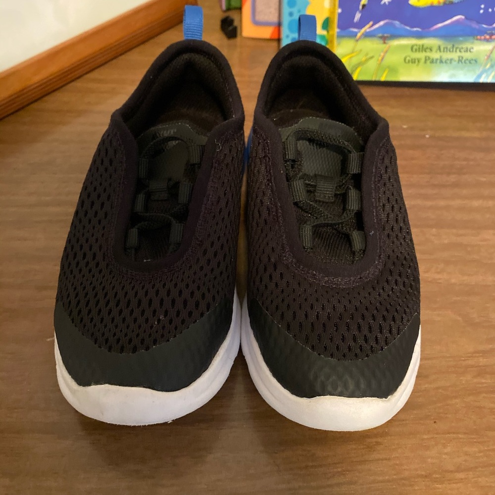 Toddler Nikes - Picture 2 of 3